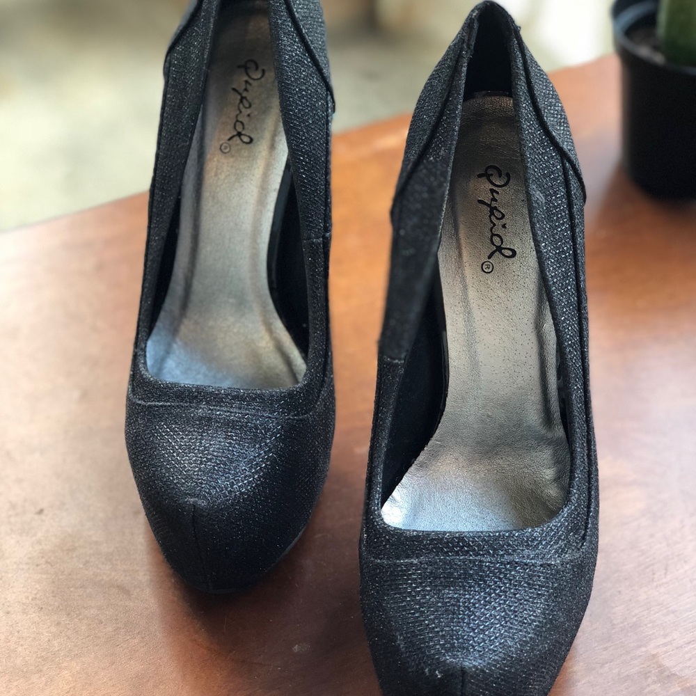 Qupid size 6.5 black textured heels - Picture 3 of 4